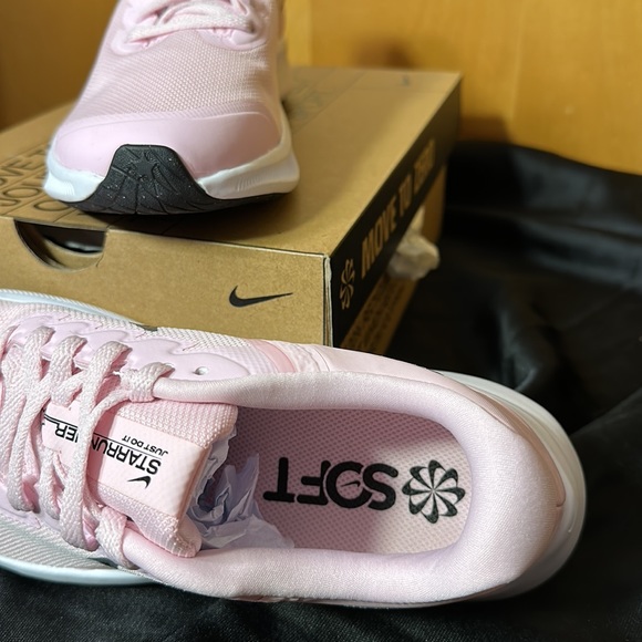 Nike Star Runner 3 (GS) Athletic Shoes - Picture 4 of 10